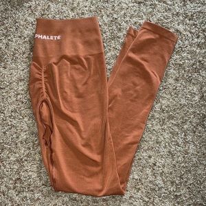 Never worn Alphalete seamless scrunch leggings medium